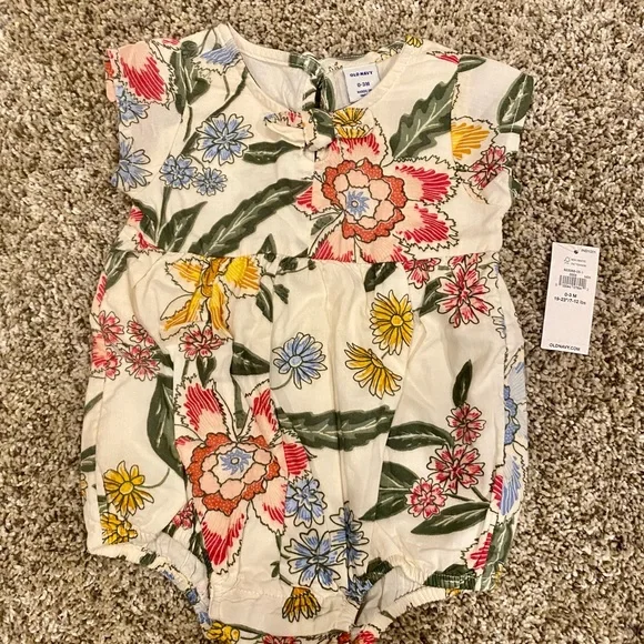 Brand New Flowered Outfit - Picture 2 of 9